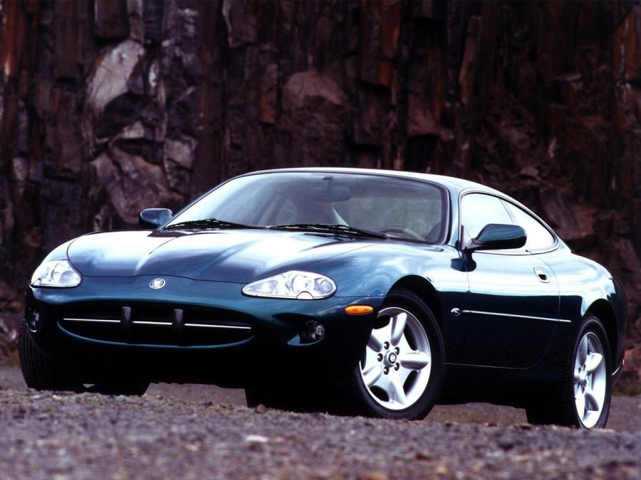  Jaguar XK8 Coupe 1996 года  (фото 19 из 26)